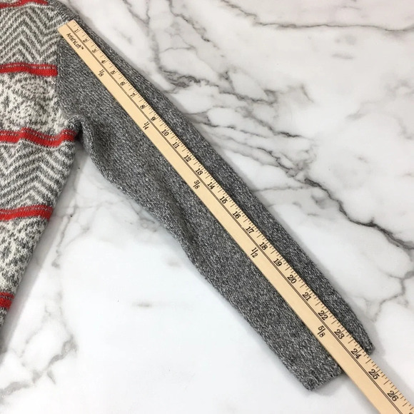 American Eagle Cardigan Sweater Gray Red Aztec Striped‎ - Picture 11 of 11